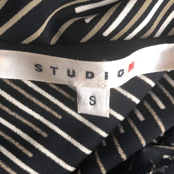 - Studio M Size S Women’s Surplice Top - Picture 3 of 6